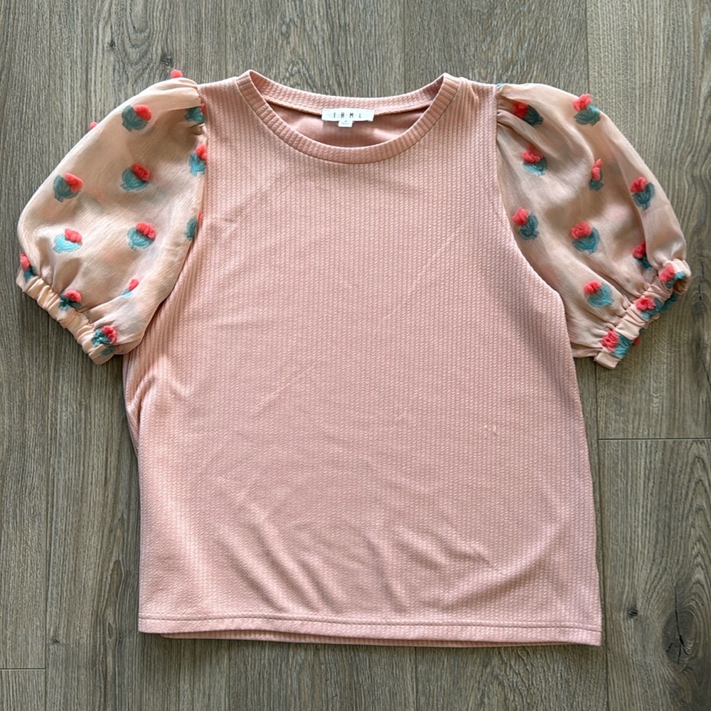 Cute peachy pink top